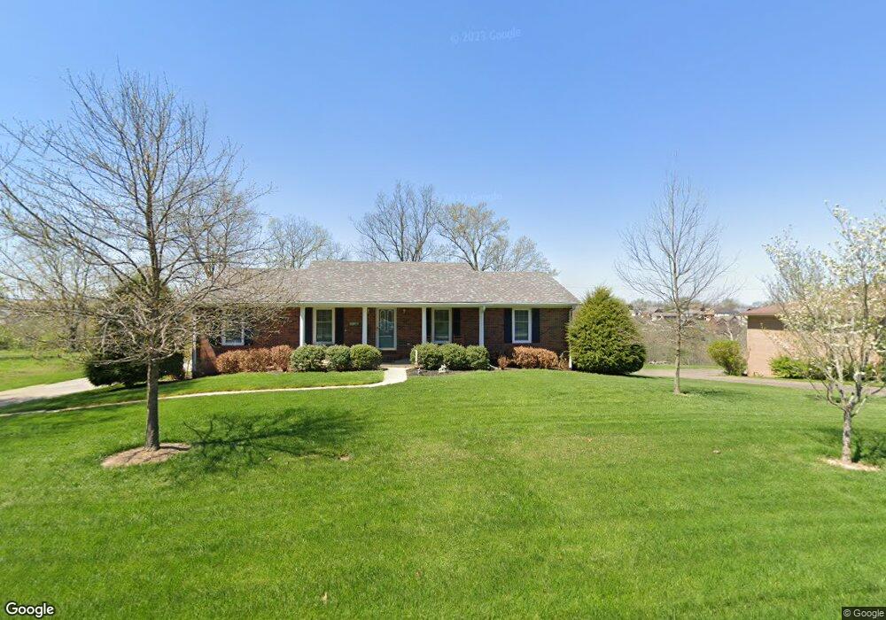 208 Farmbrook Cir, Frankfort, KY 40601 - photo 1