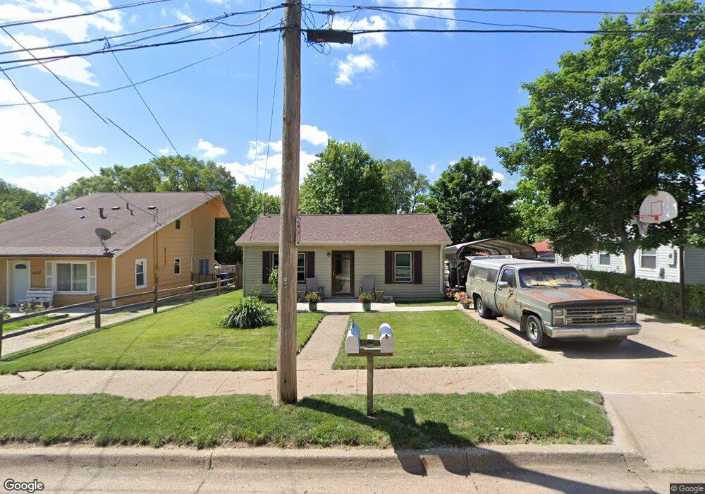 1521 E Creston Ave, Des Moines, IA 50320 - photo 1